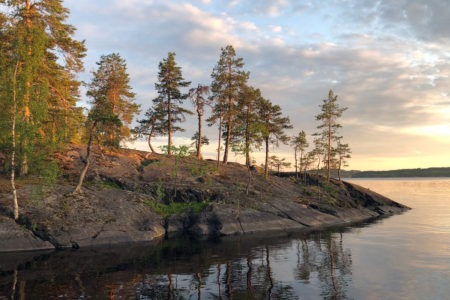 Kalastusretket nykyaikaisella huippuelektroniikalla ja kalastusvälineillä varustetulla kalastusveneellä. Varaa kalastuselämys ammattitaitoisen kalastusoppaamme kanssa!