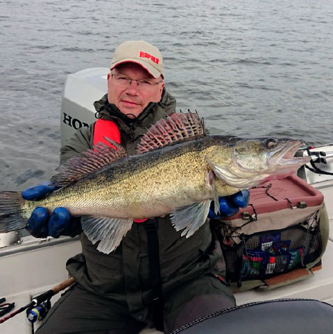 Kalastus- ja veneretket Vesijärvellä ja Päijänteellä. Kalastusretket nykyaikaisella huippuelektroniikalla ja kalastusvälineillä varustetulla kalastusveneellä. Varaa esteetön kalastuselämys ammattitaitoisen kalastusoppaamme kanssa!